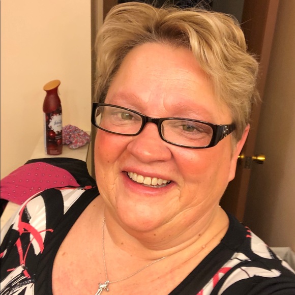 Meet your Posher, Tracy - Picture 2 of 2